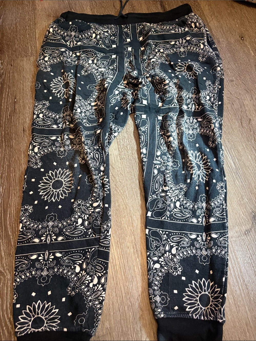Women’s Black Bandana-Print Jeggings with Drawstring Waist
